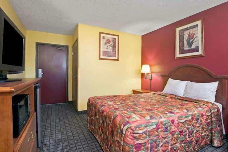 Travelodge By Wyndham Torrington Eksteriør bilde