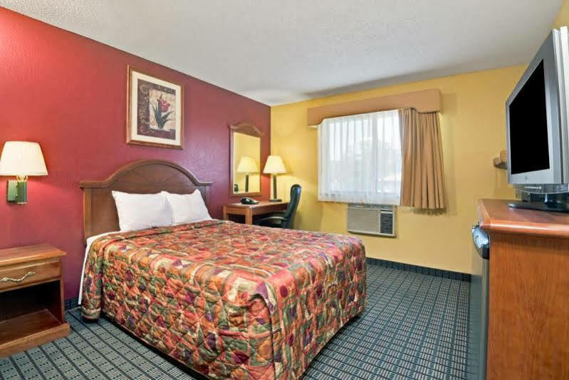 Travelodge By Wyndham Torrington Eksteriør bilde